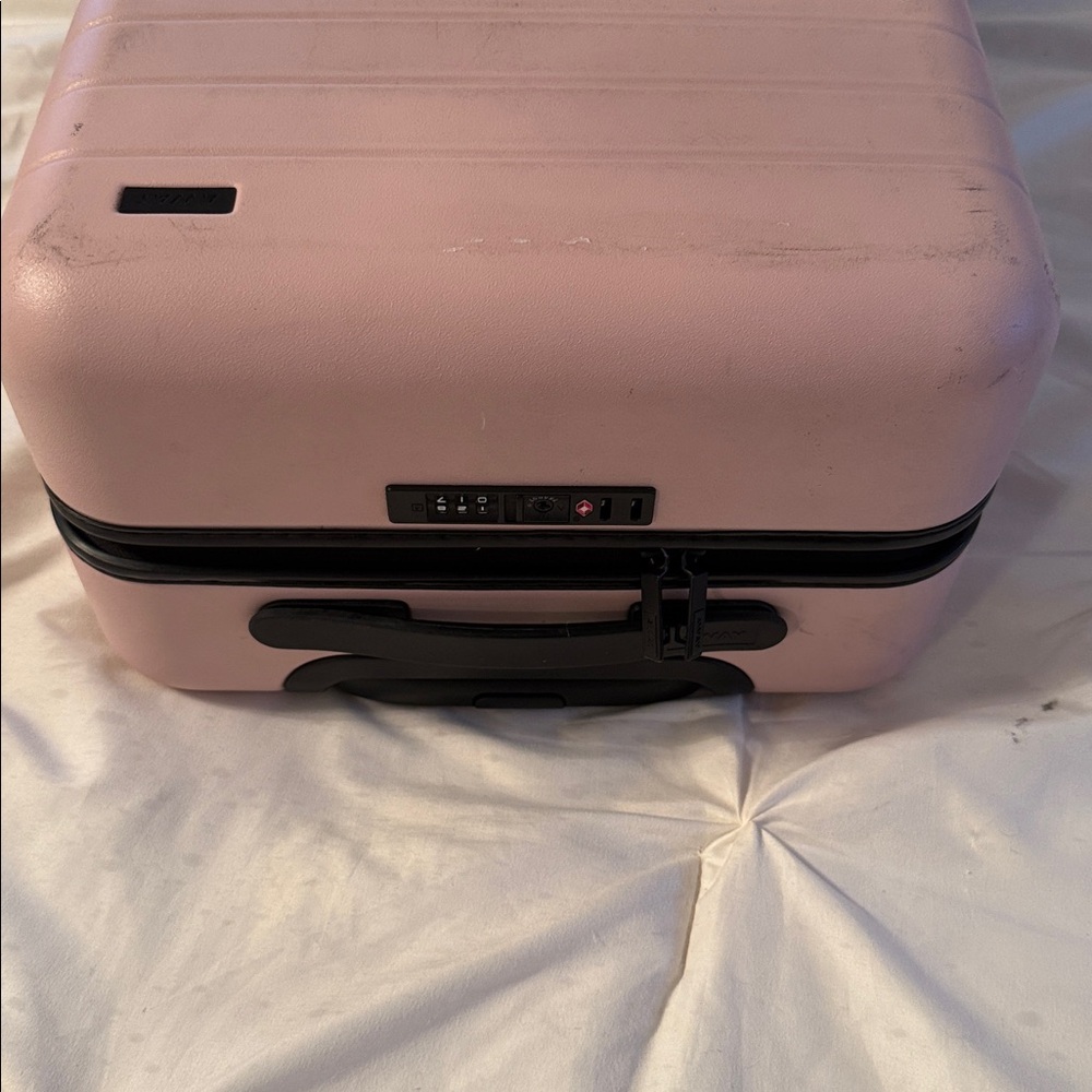 AWAY Millennial Pink Bigger Carry On Suitcase - Picture 7 of 9